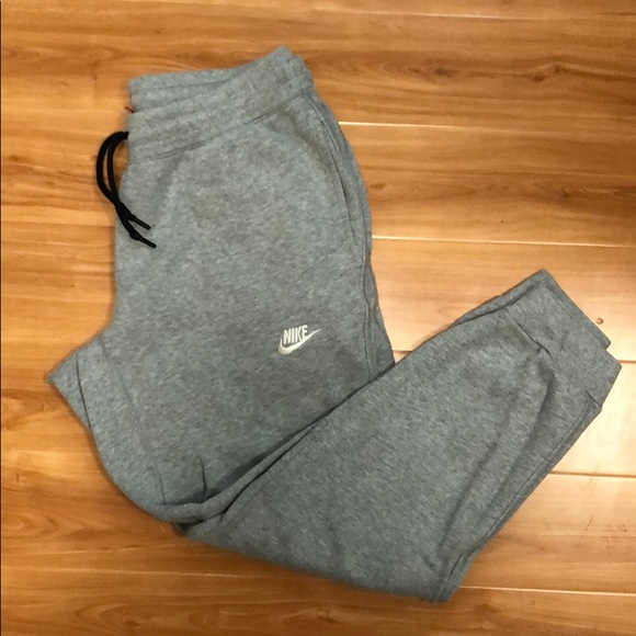 Nike | Pants | Nike Club Joggers Sz L C 
